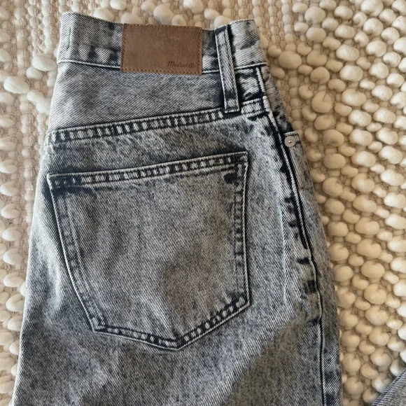 The Perfect Vintage Straight Jean in Acid Wash - Picture 7 of 13